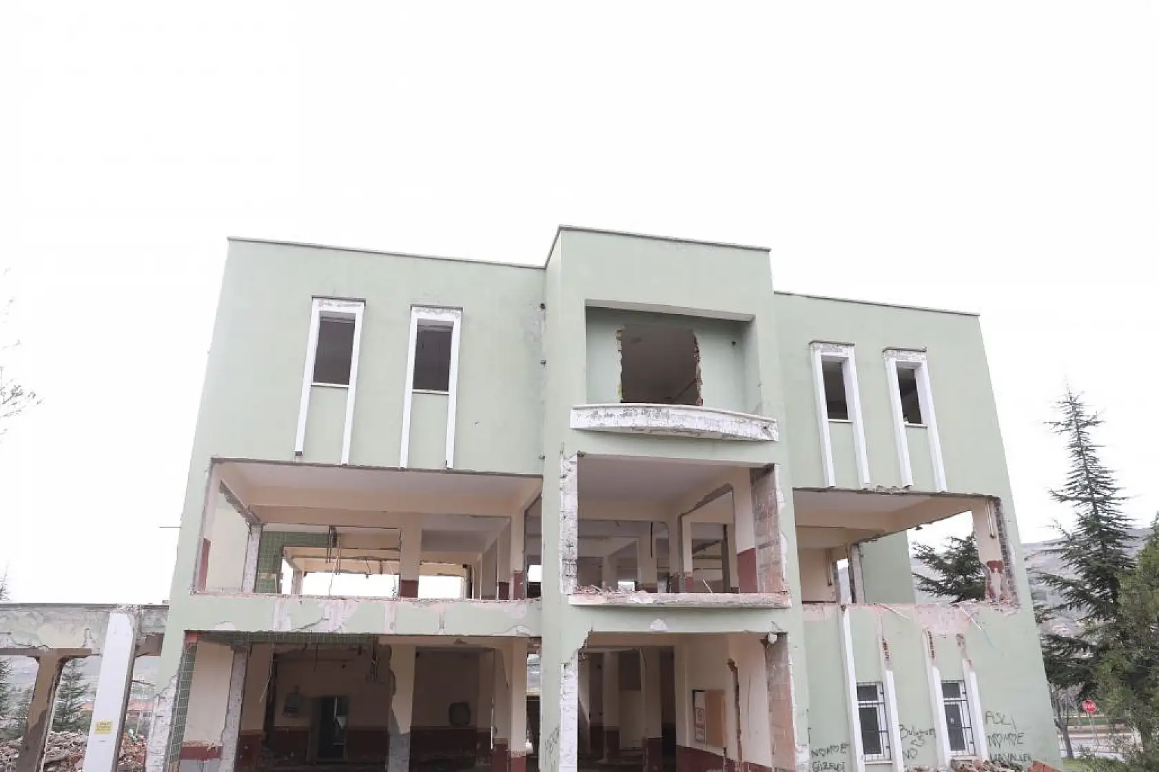 Çolakbayrakdar'dan gençlere müjde