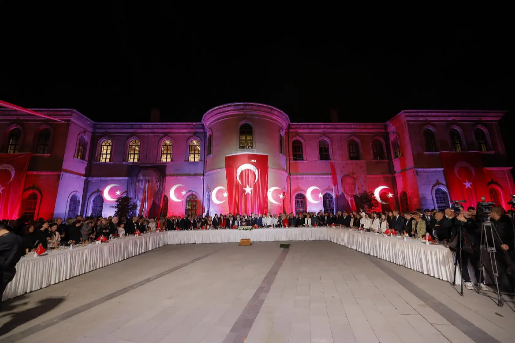 Büyükkılıç çifti 30 Ağustos coşkusuna eşlik etti!