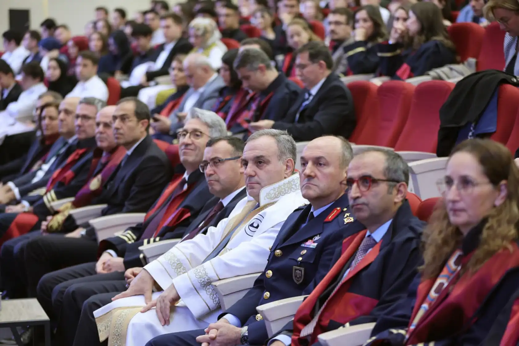 ERÜ Tıp öğrencileri törenle önlük giydi