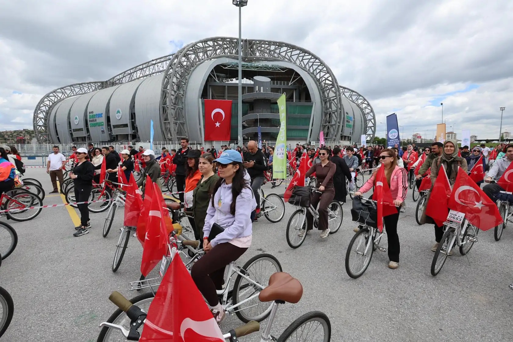 Kayseri'de 19 Mayıs'a özel bisiklet turu: Başkan Büyükkılıç start verdi!