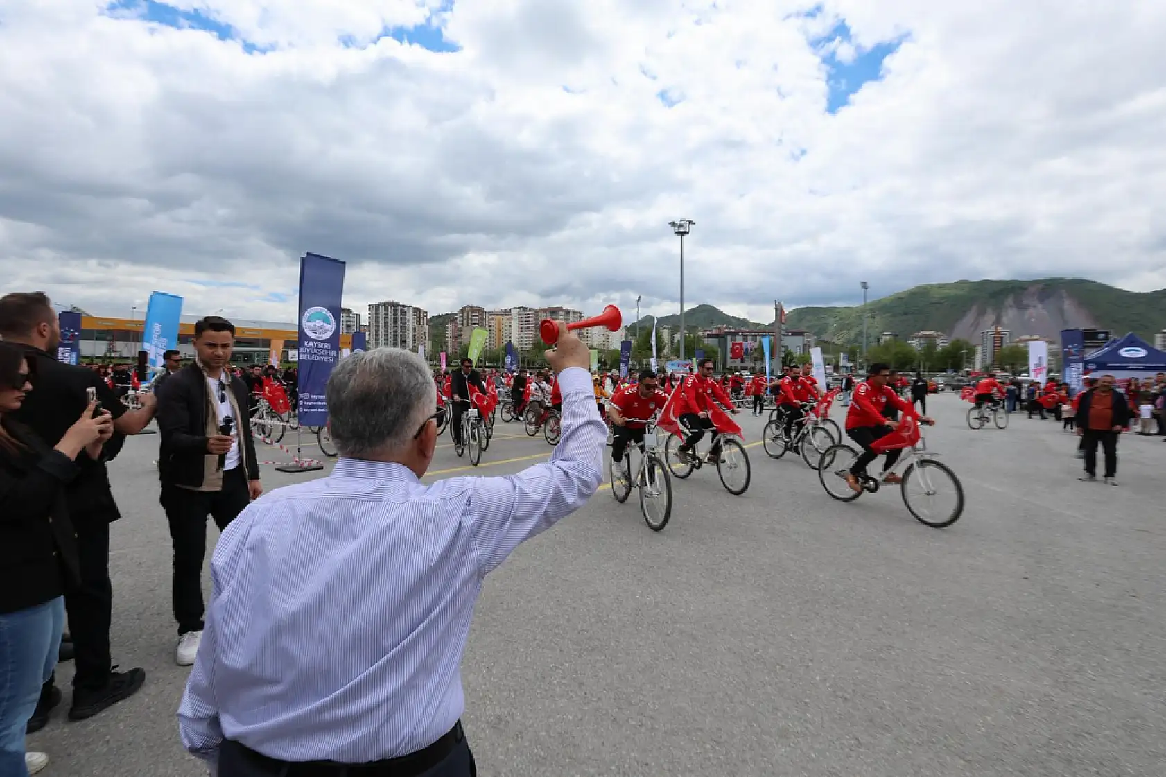 Kayseri'de 19 Mayıs'a özel bisiklet turu: Başkan Büyükkılıç start verdi!
