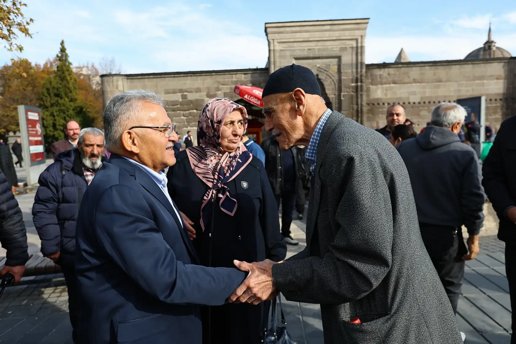 Başkan Büyükkılıç'tan esnaf ziyareti: Yoğun ilgiyle karşılaştı!