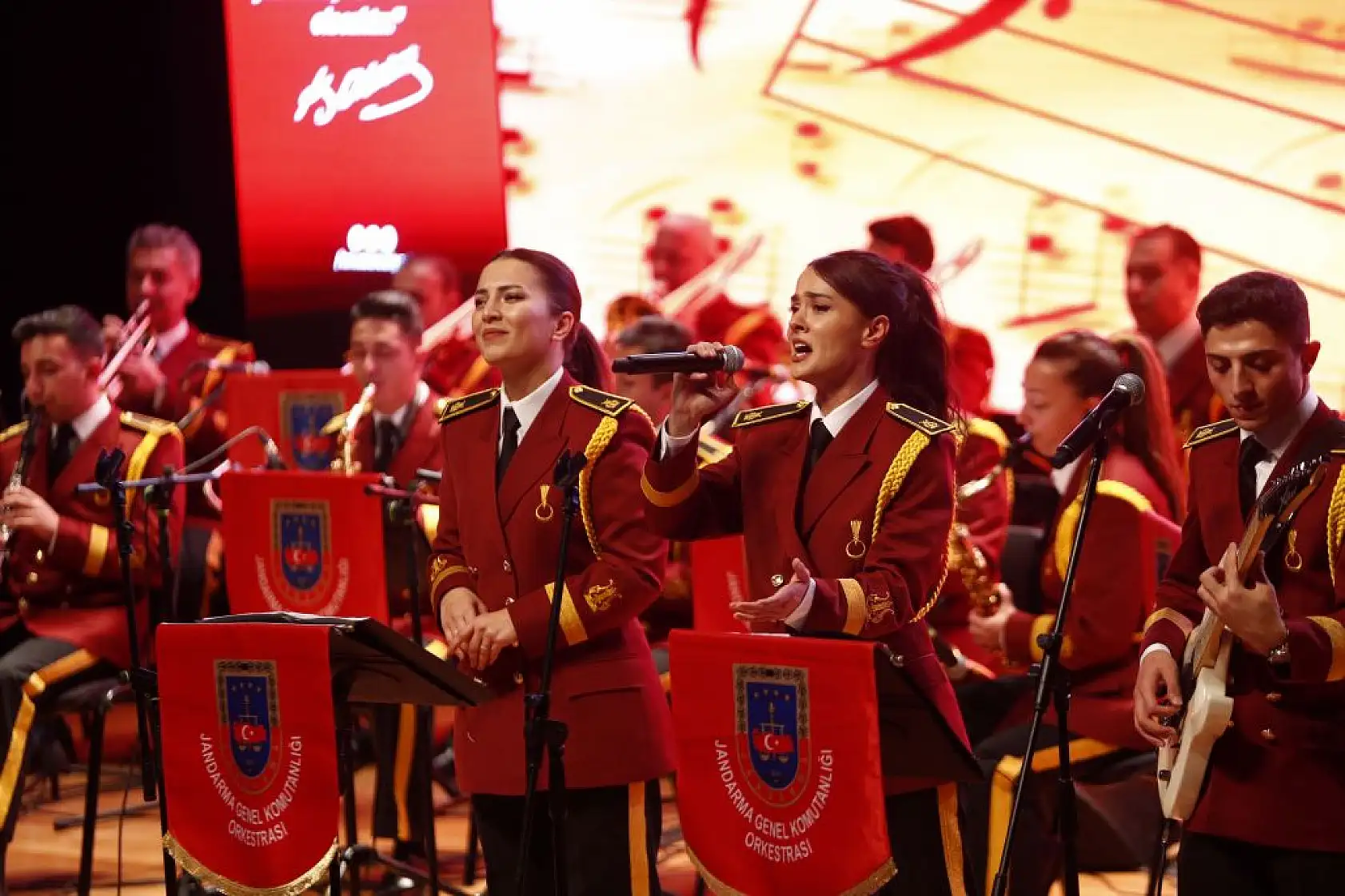 Öğretmenler için sahne aldılar