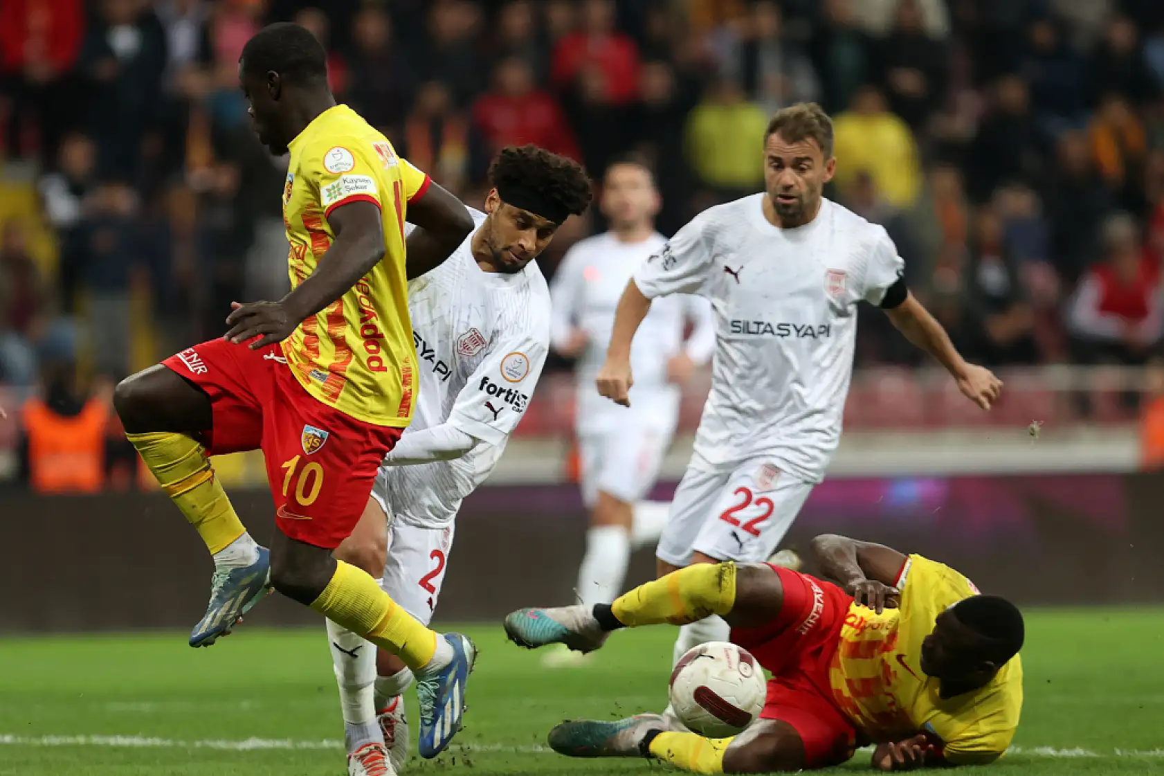 Uçar, 'Arkada kalmış gibi gözüksek de ciddi pozisyonlar yakalayan Kayserispor'du'