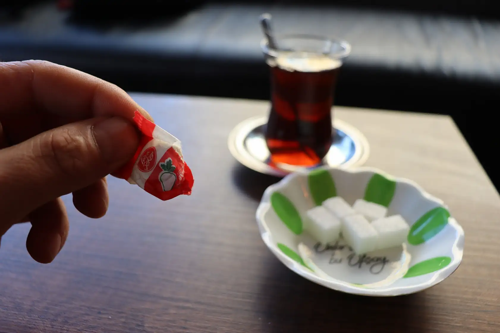 Kayseri'de küp şeker alan bir esnaf paketi açınca şok geçirdi