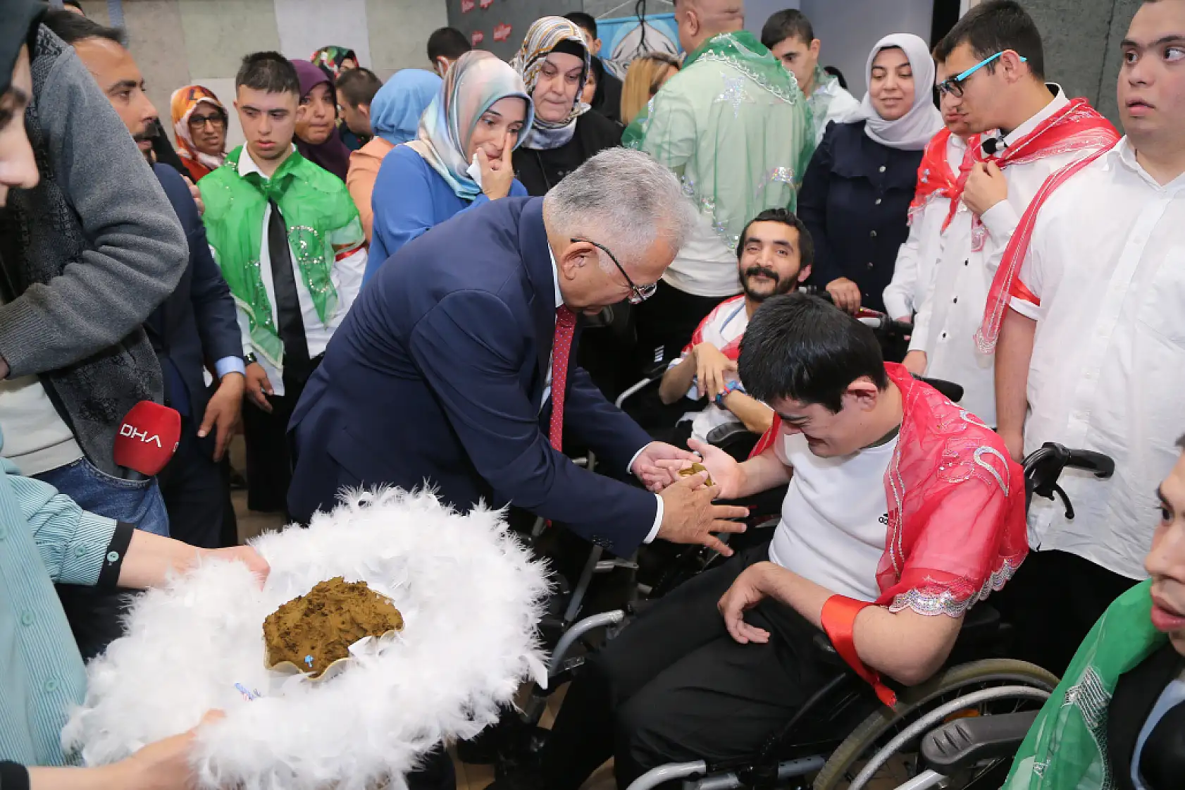 Büyükkılıç'tan Özel Gençlere Asker Kınası