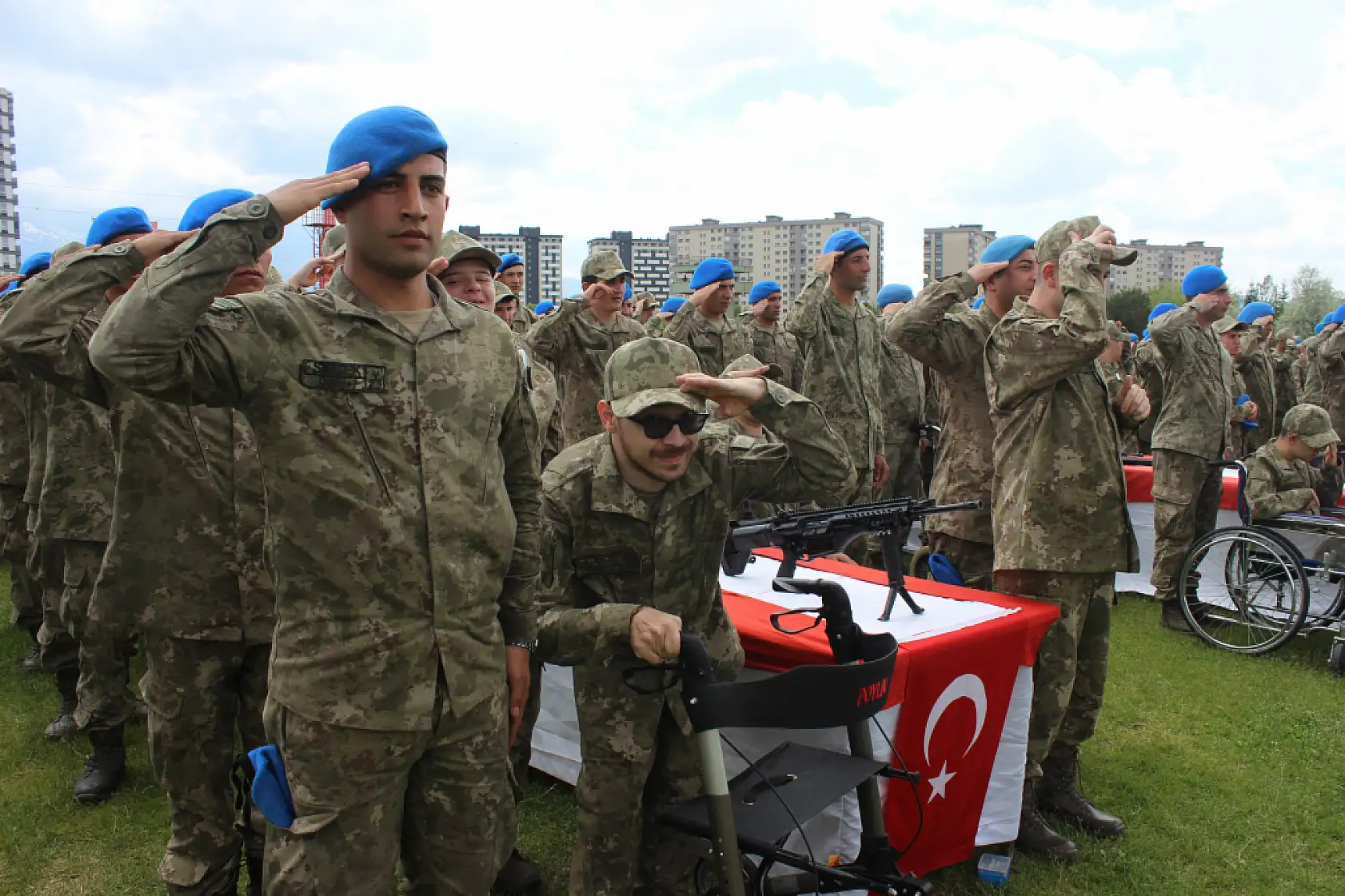 Kayserili gençler bir günlük asker oldu!