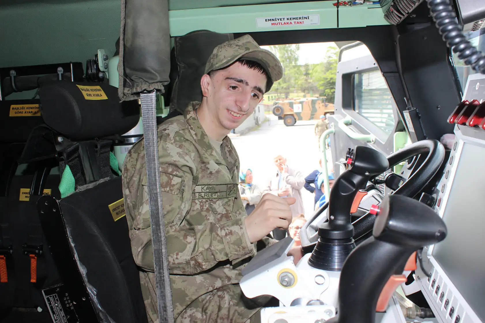 Kayserili gençler bir günlük asker oldu!