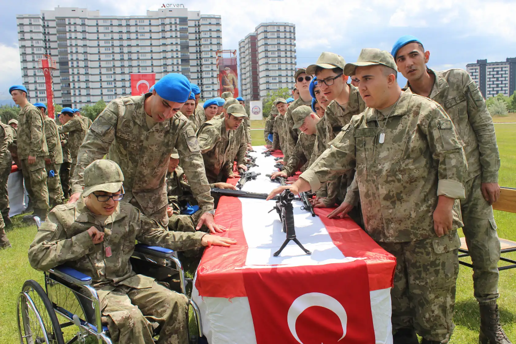 Kayserili gençler bir günlük asker oldu!