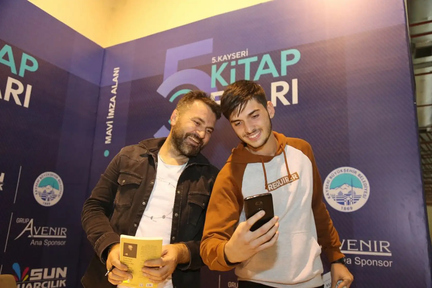 Yazarlardan kitap fuarına övgü: En iyi fuarlardan bir tanesi