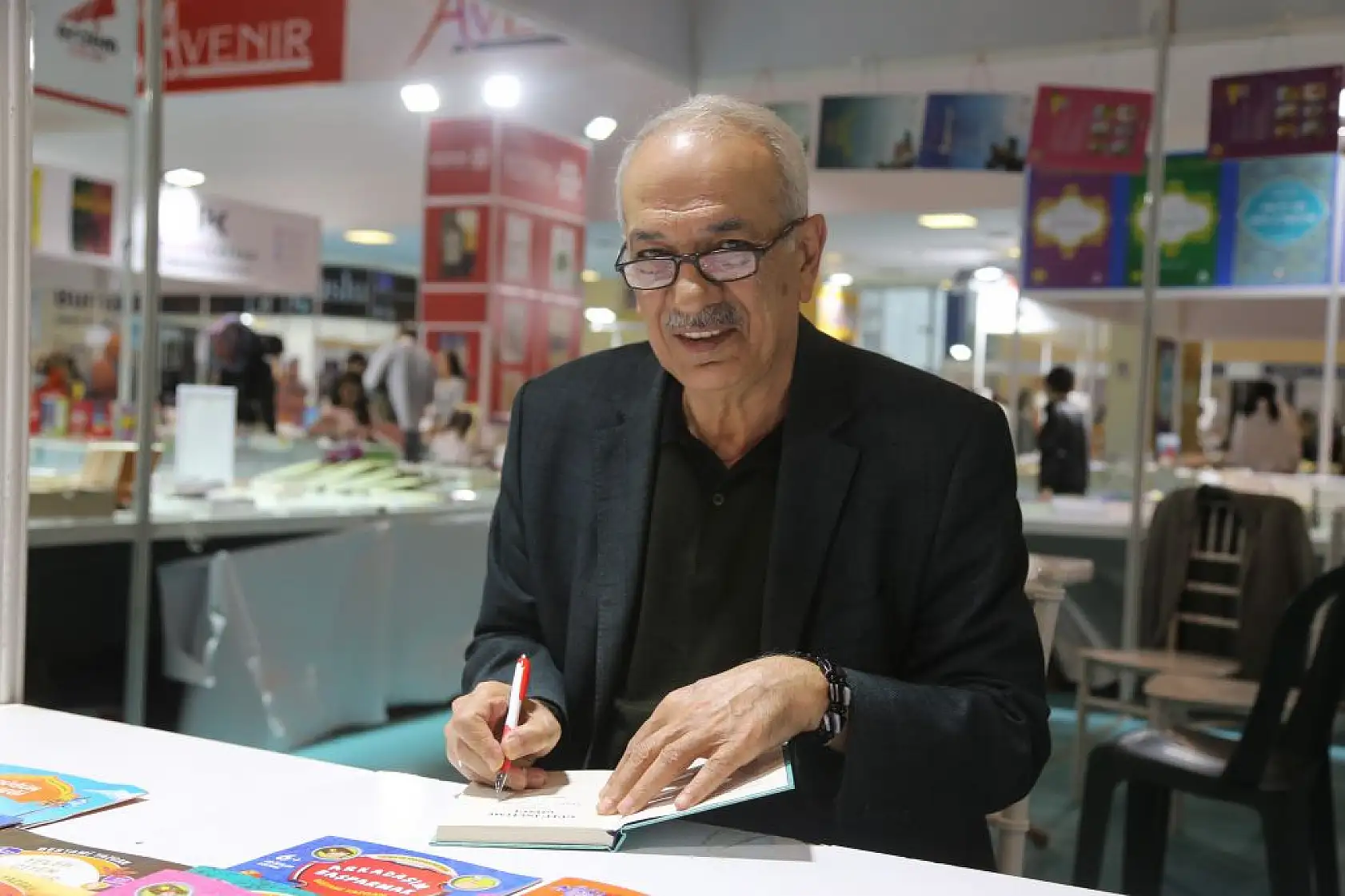 Yazarlardan kitap fuarına övgü: En iyi fuarlardan bir tanesi