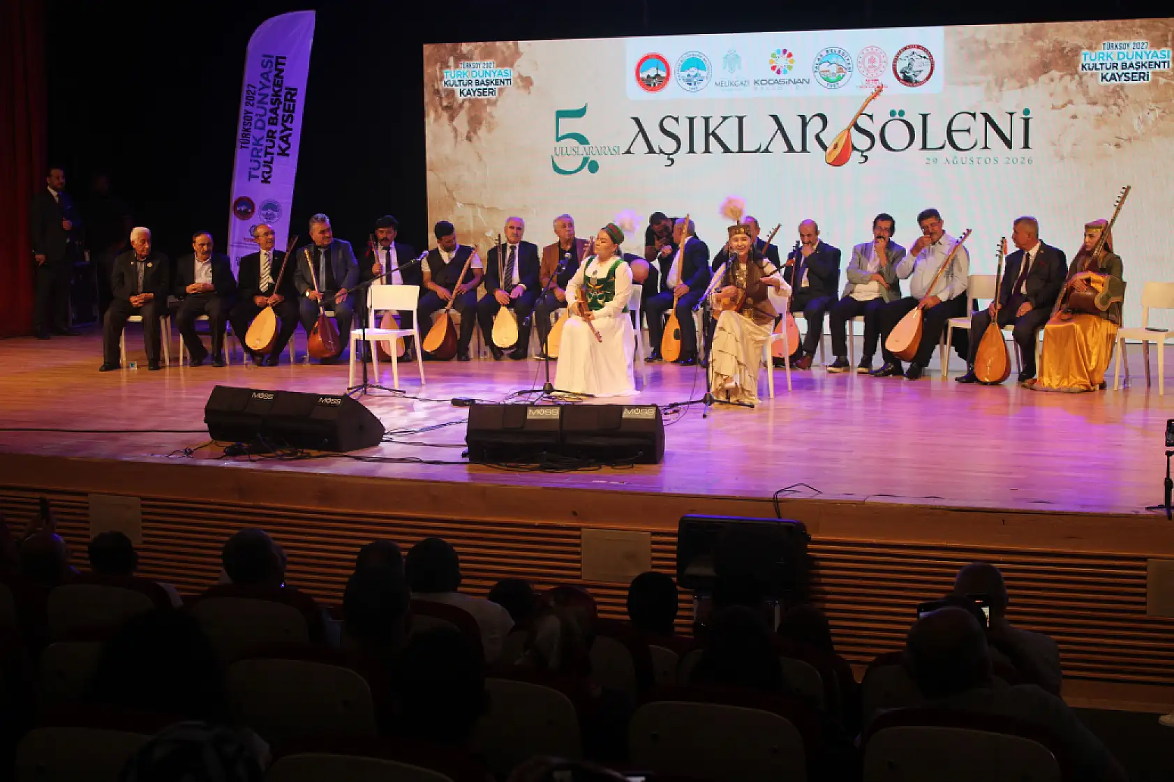 Türkiye ve Türk Dünyası'ndan aşıklar Kayseri'de aynı sahnede buluştu
