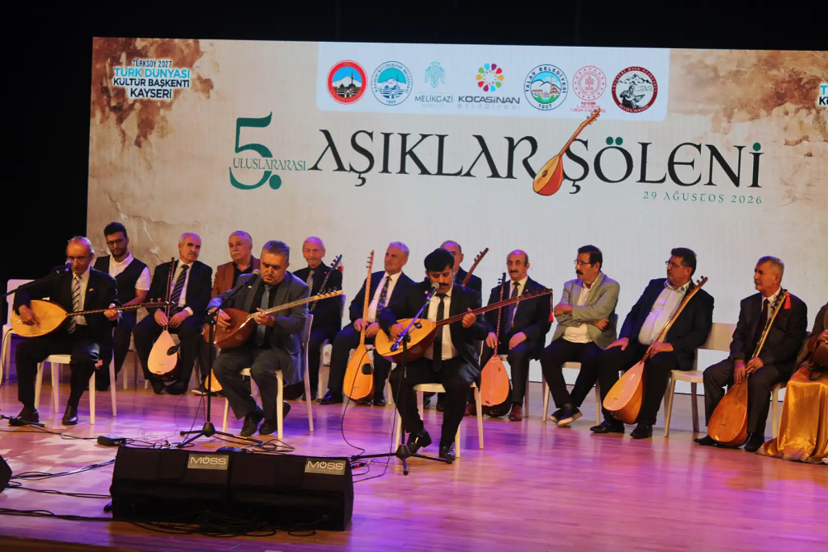 Türkiye ve Türk Dünyası'ndan aşıklar Kayseri'de aynı sahnede buluştu