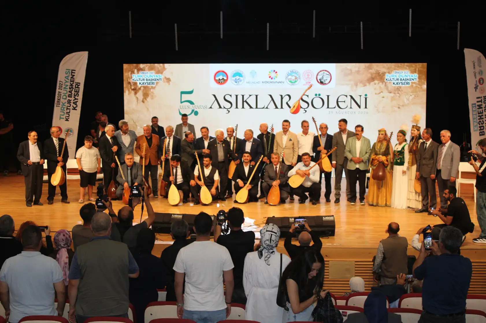 Türkiye ve Türk Dünyası'ndan aşıklar Kayseri'de aynı sahnede buluştu