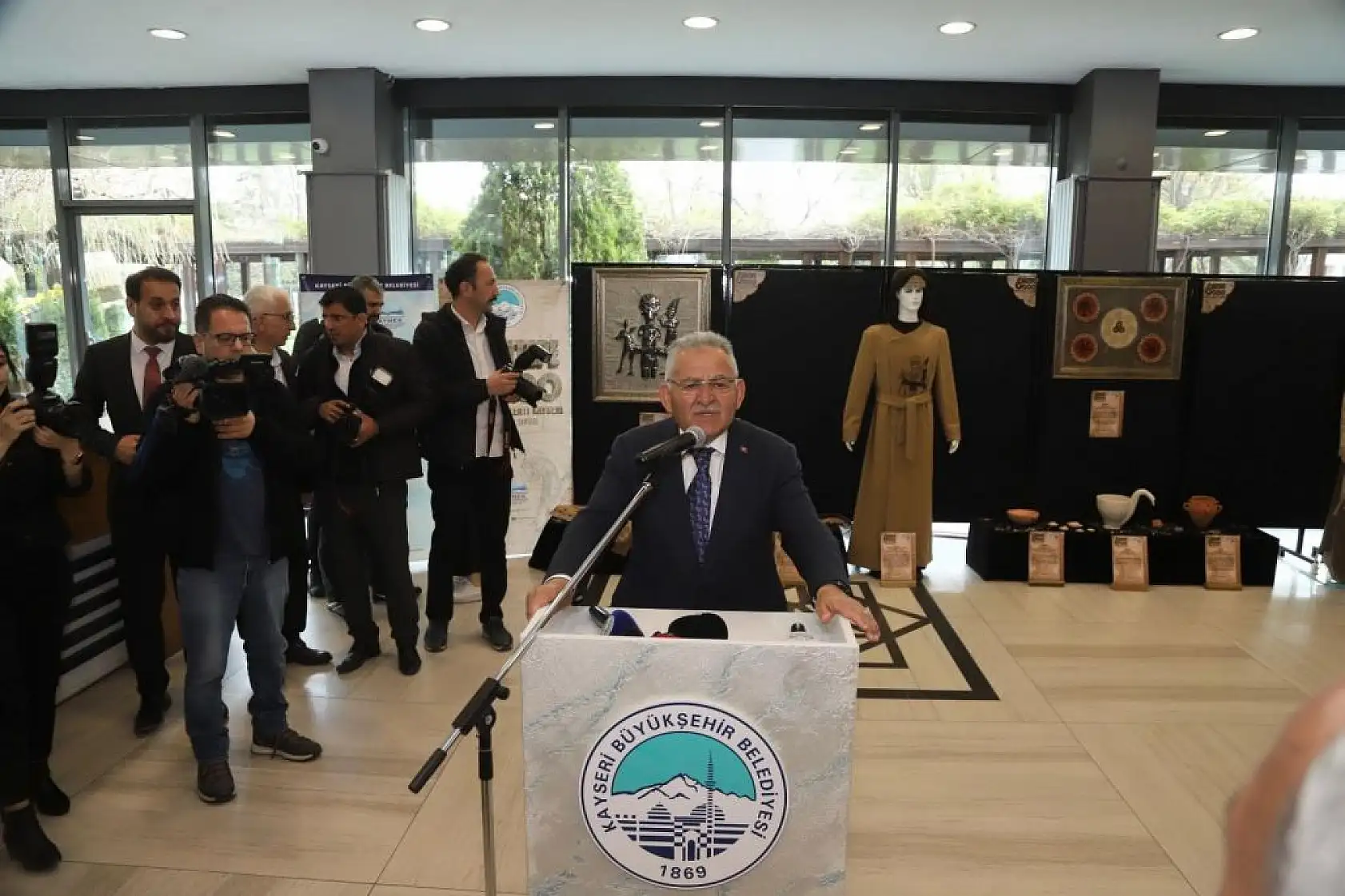 Beklenen sergi açıldı