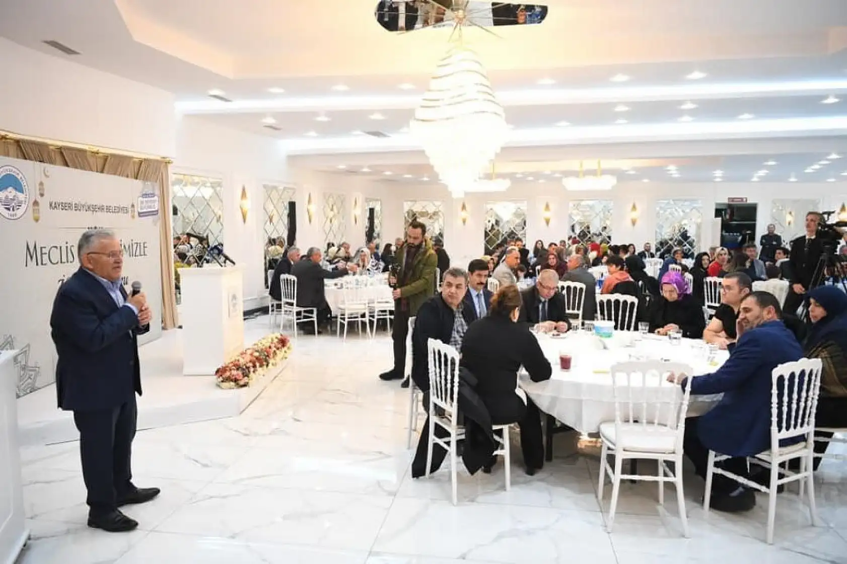 Başkan Büyükkılıç, meclis üyeleri ile iftarda buluştu