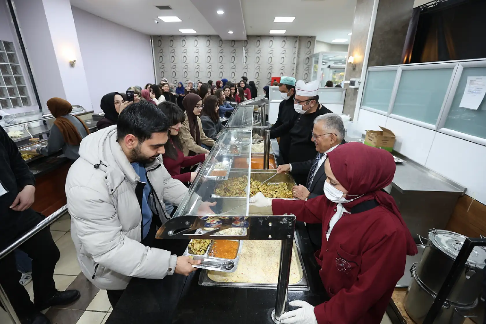 Başkan Büyükkılıç'ın 29 günü dolu dolu geçti: İftar ve sahur sofralarında buluştu