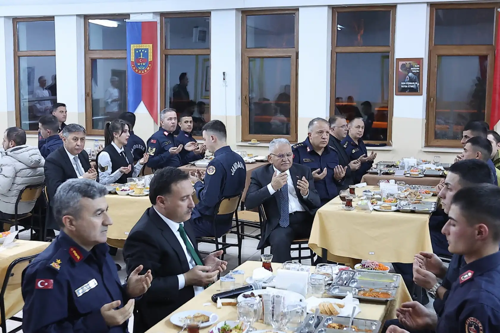 Başkan Büyükkılıç'ın 29 günü dolu dolu geçti: İftar ve sahur sofralarında buluştu