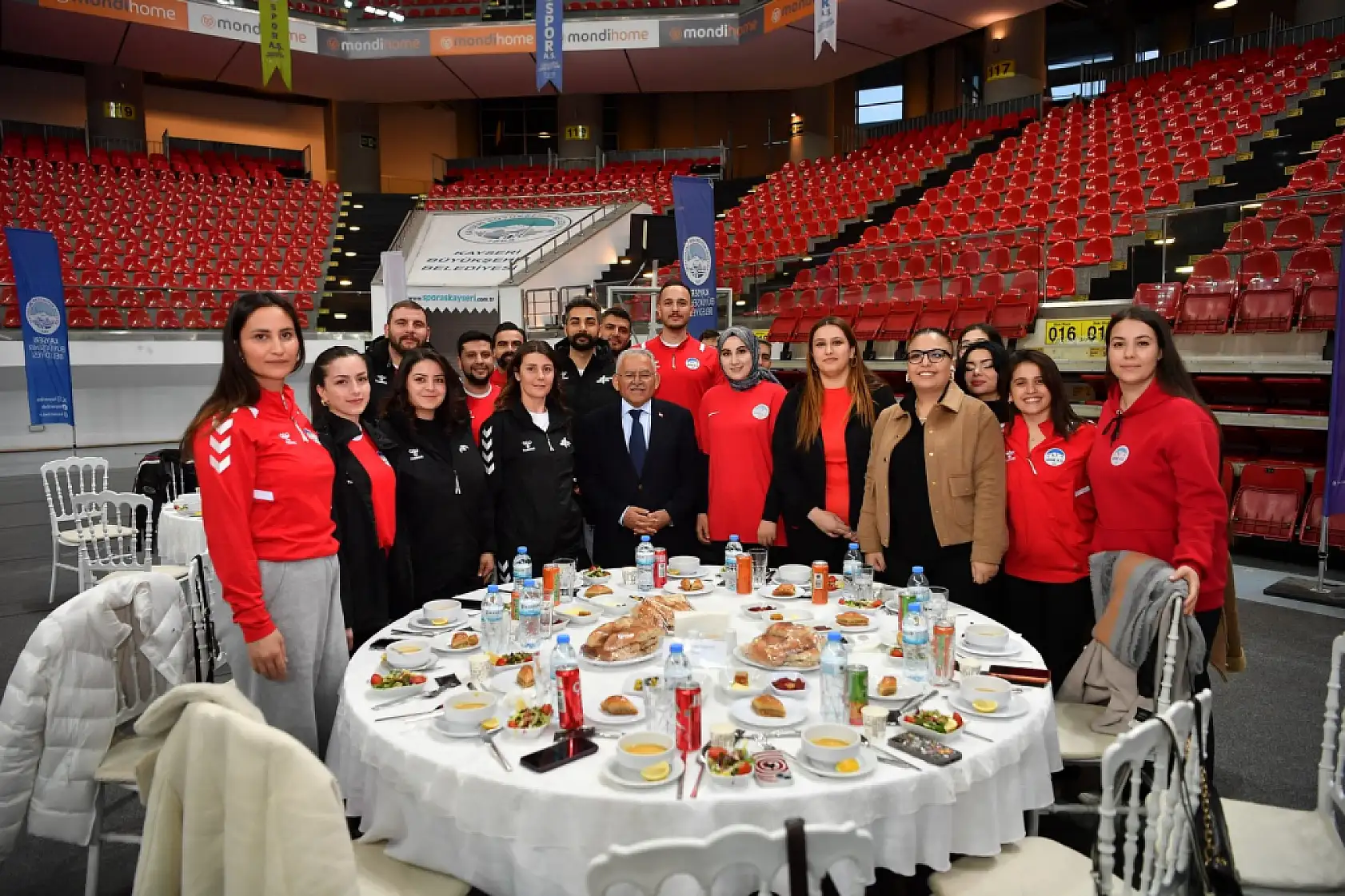Başkan Büyükkılıç'ın 29 günü dolu dolu geçti: İftar ve sahur sofralarında buluştu