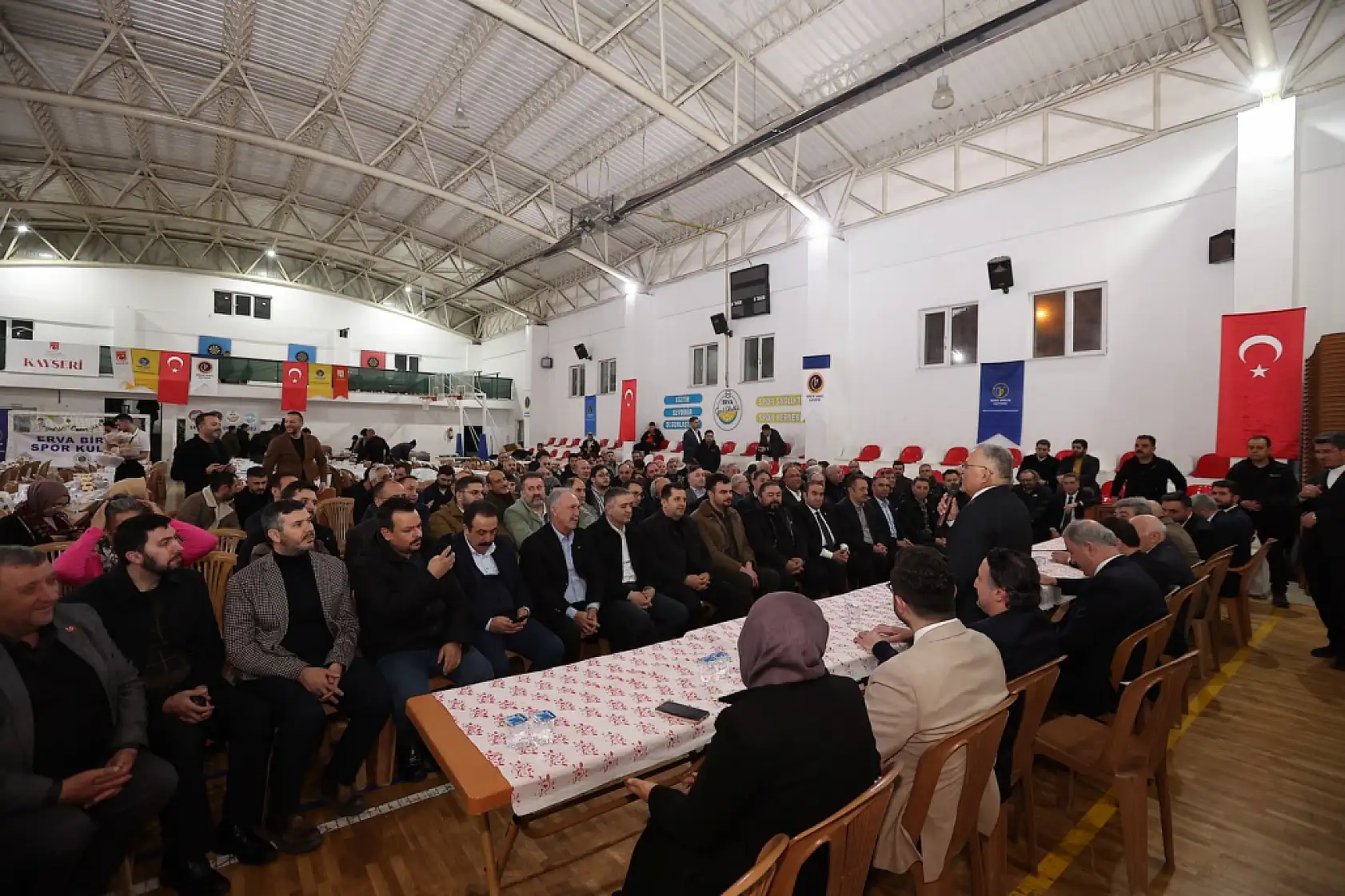 Başkan Büyükkılıç'ın 29 günü dolu dolu geçti: İftar ve sahur sofralarında buluştu