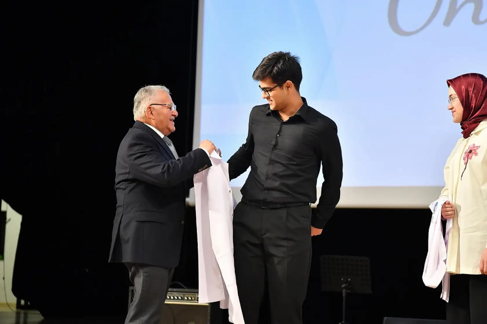 ERÜ'de Tıp Fakültesi öğrencileri beyaz önlüklerini giydi!