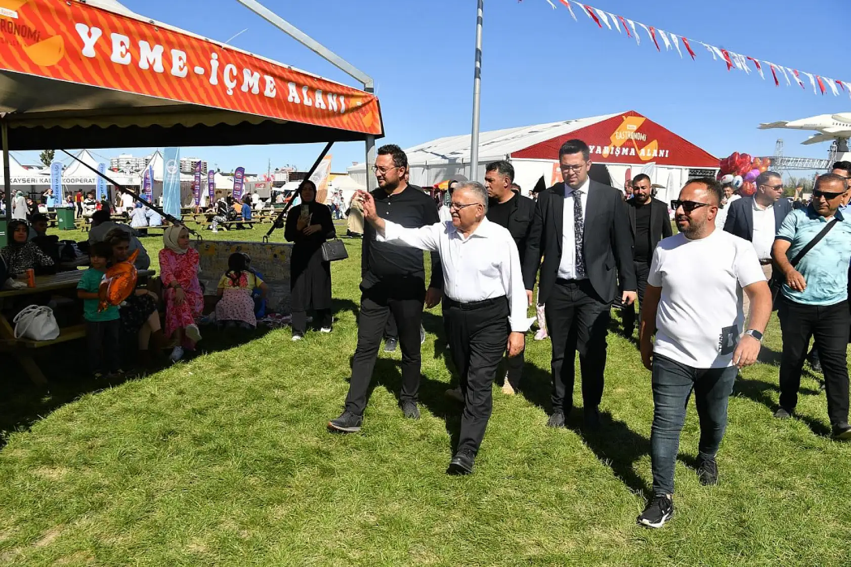 Kayseri'de tam 1 ton sucuk dağıtıldı Kayserili sucuğa doydu!