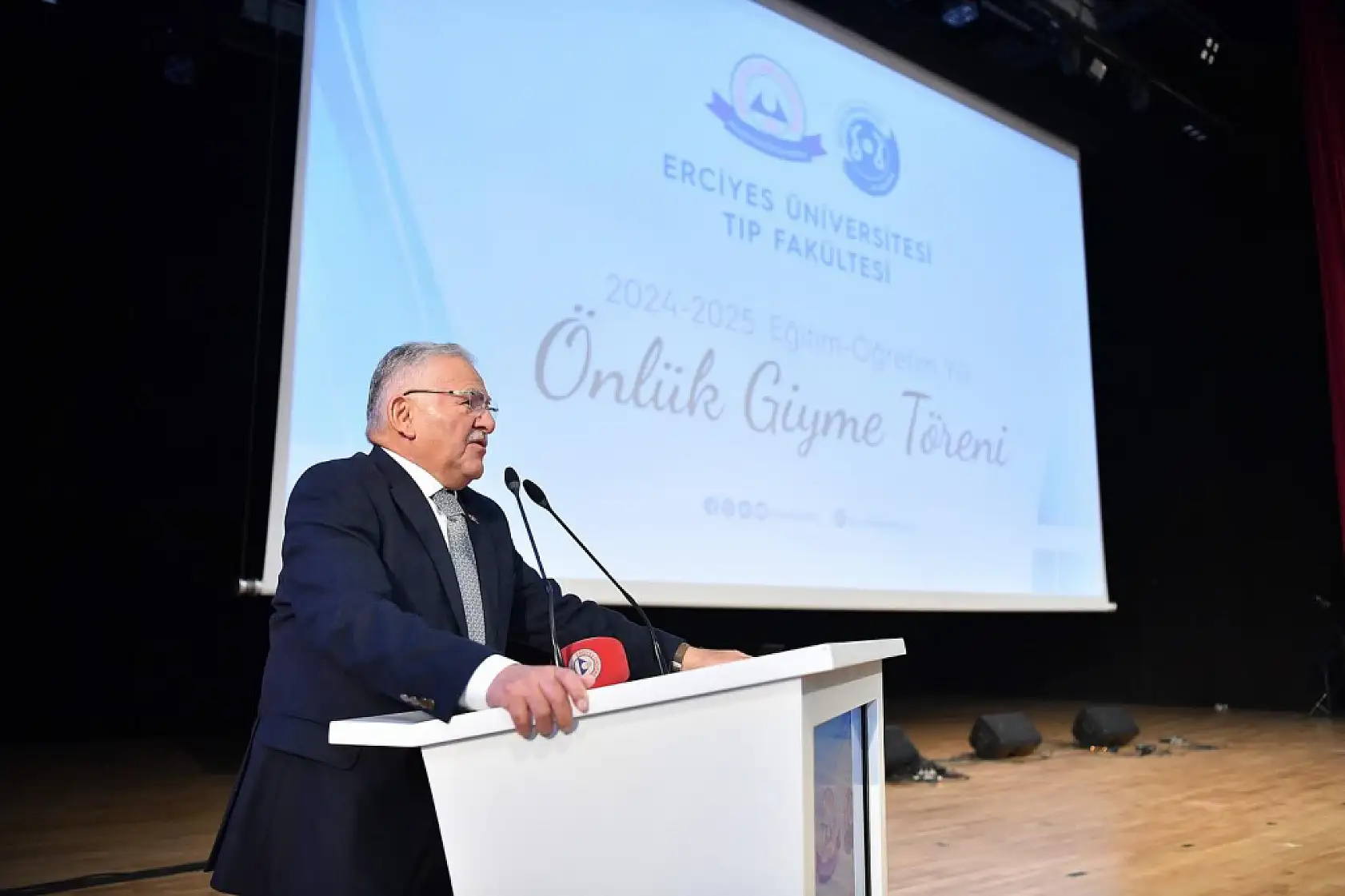 ERÜ'de Tıp Fakültesi öğrencileri beyaz önlüklerini giydi!