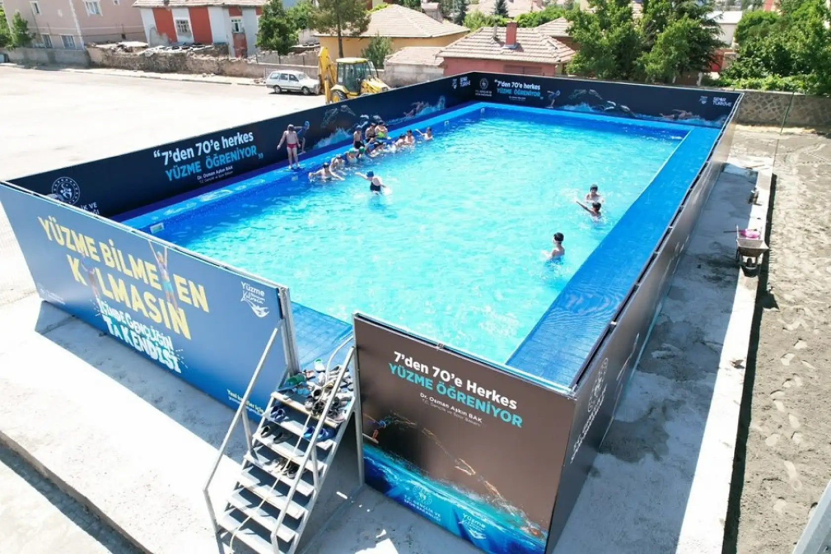 Kayseri'ye yüzme havuzu! Bakanlık yaptı, kapılar açıldı
