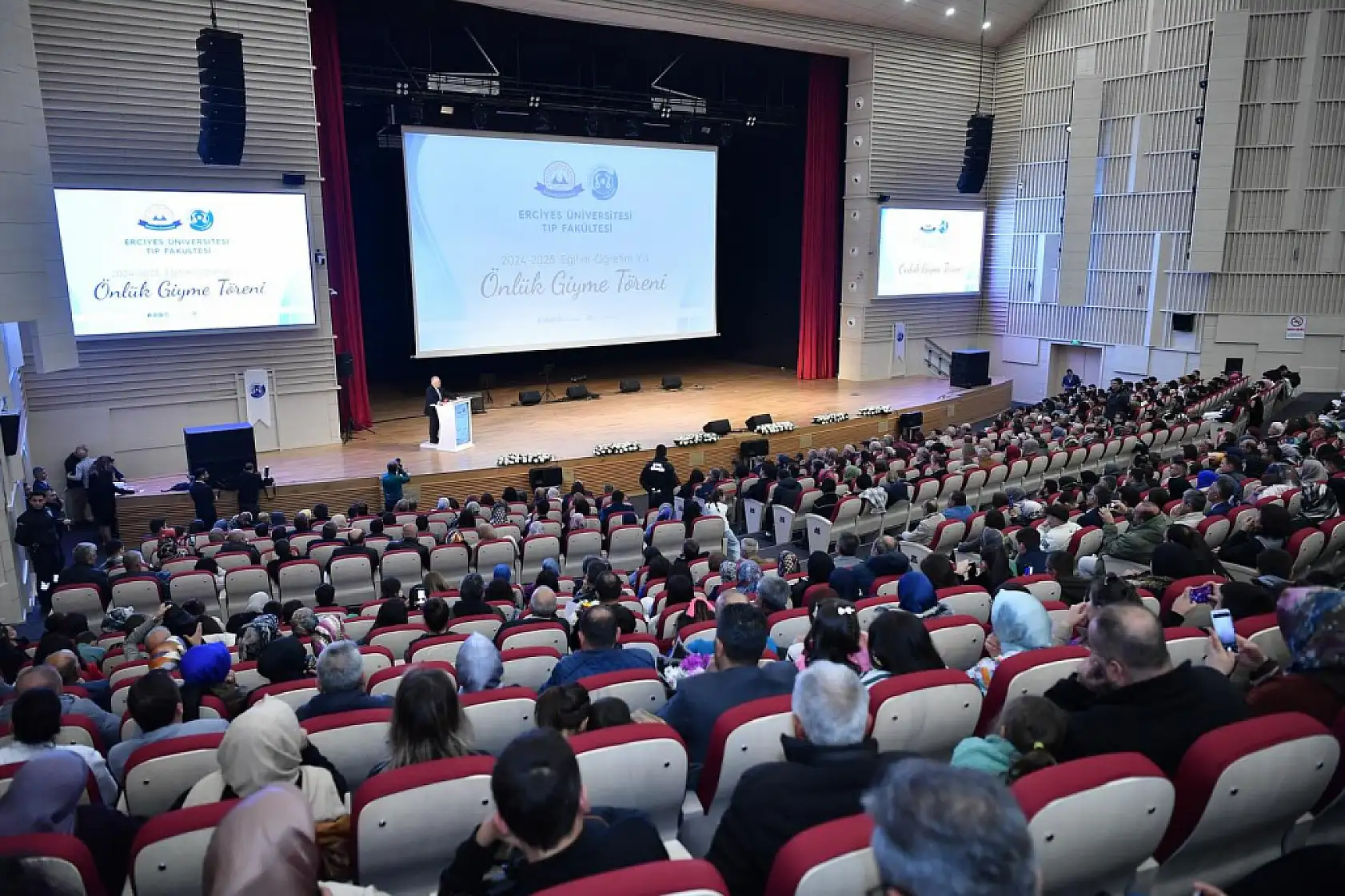 ERÜ'de Tıp Fakültesi öğrencileri beyaz önlüklerini giydi!