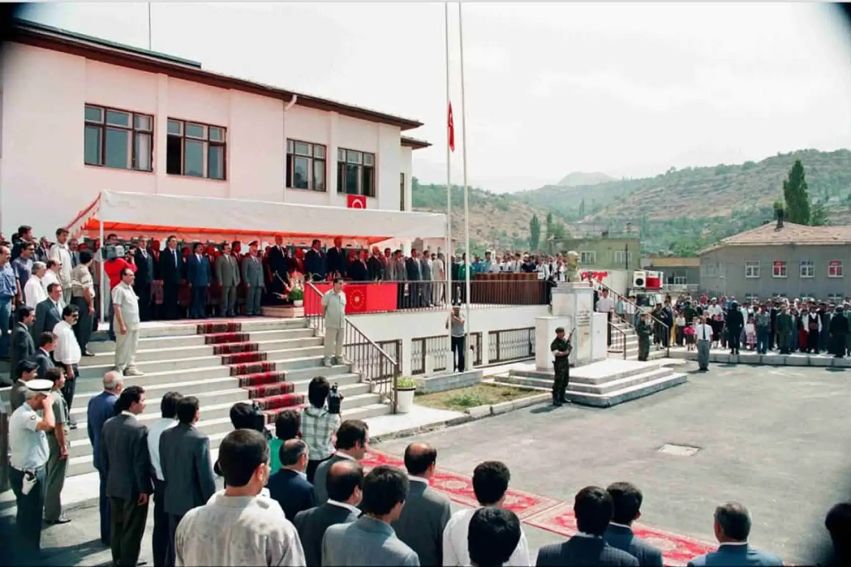 Turgut Özal'ın Kayseri'den kareleri dikkat çekti: Kayseri'nin kasabasını ilçe yapacak kararı burada imzaladı!