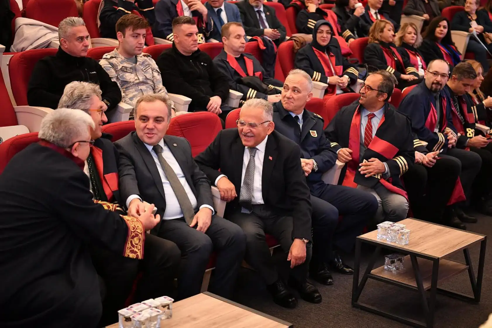 ERÜ'de Tıp Fakültesi öğrencileri beyaz önlüklerini giydi!