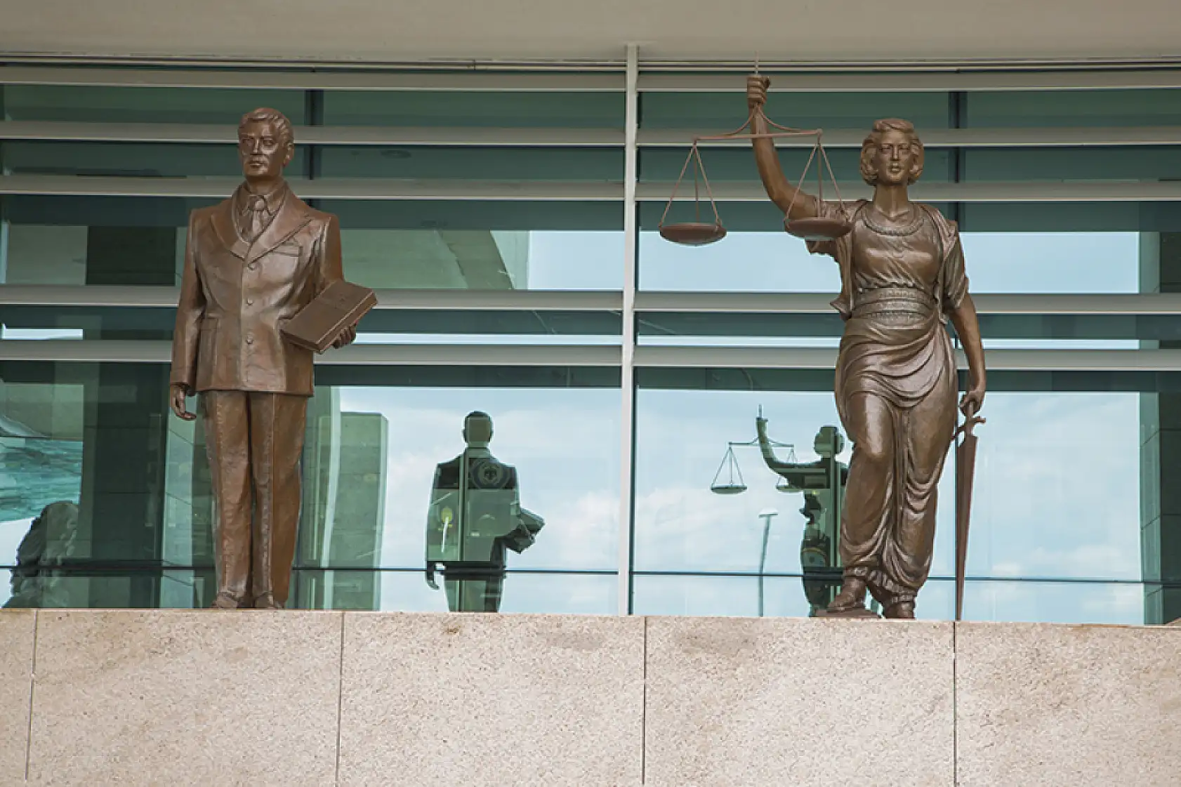 Anayasa'nın ilk 4 maddesi nedir? İlk 4 maddede hangi hükümler yer alır?