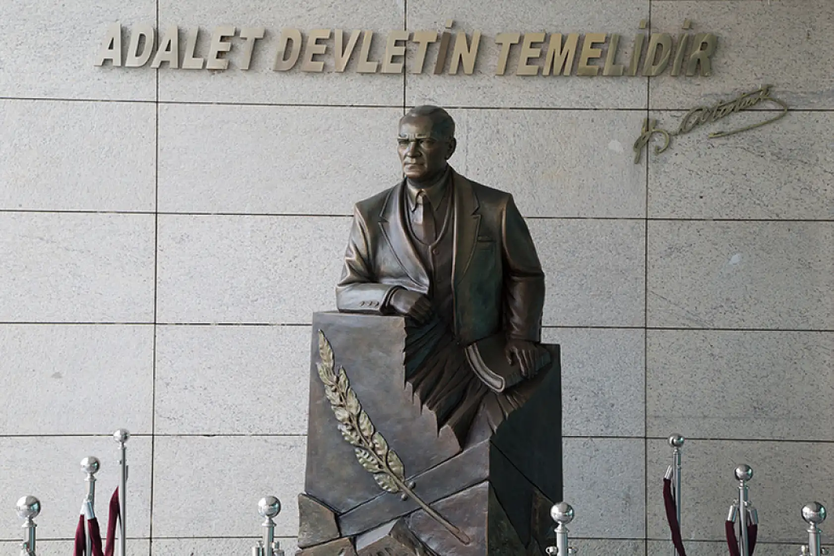 Anayasa'nın ilk 4 maddesi nedir? İlk 4 maddede hangi hükümler yer alır?