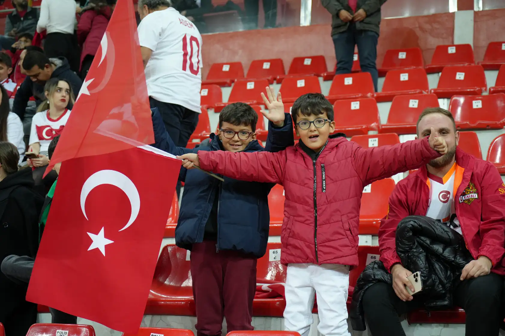 Kadir Has Stadı'ndan ilk görüntüler-Coşkulu bekleyiş!