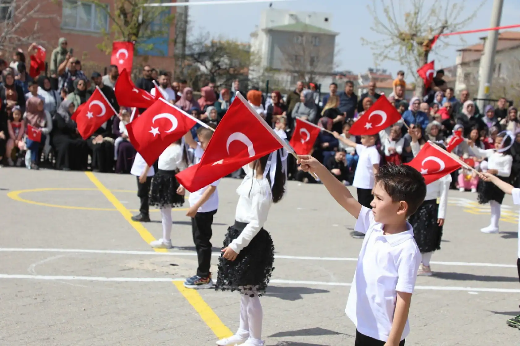 Minikler sahneye çıktı, Develi alkışlarla yankılandı!