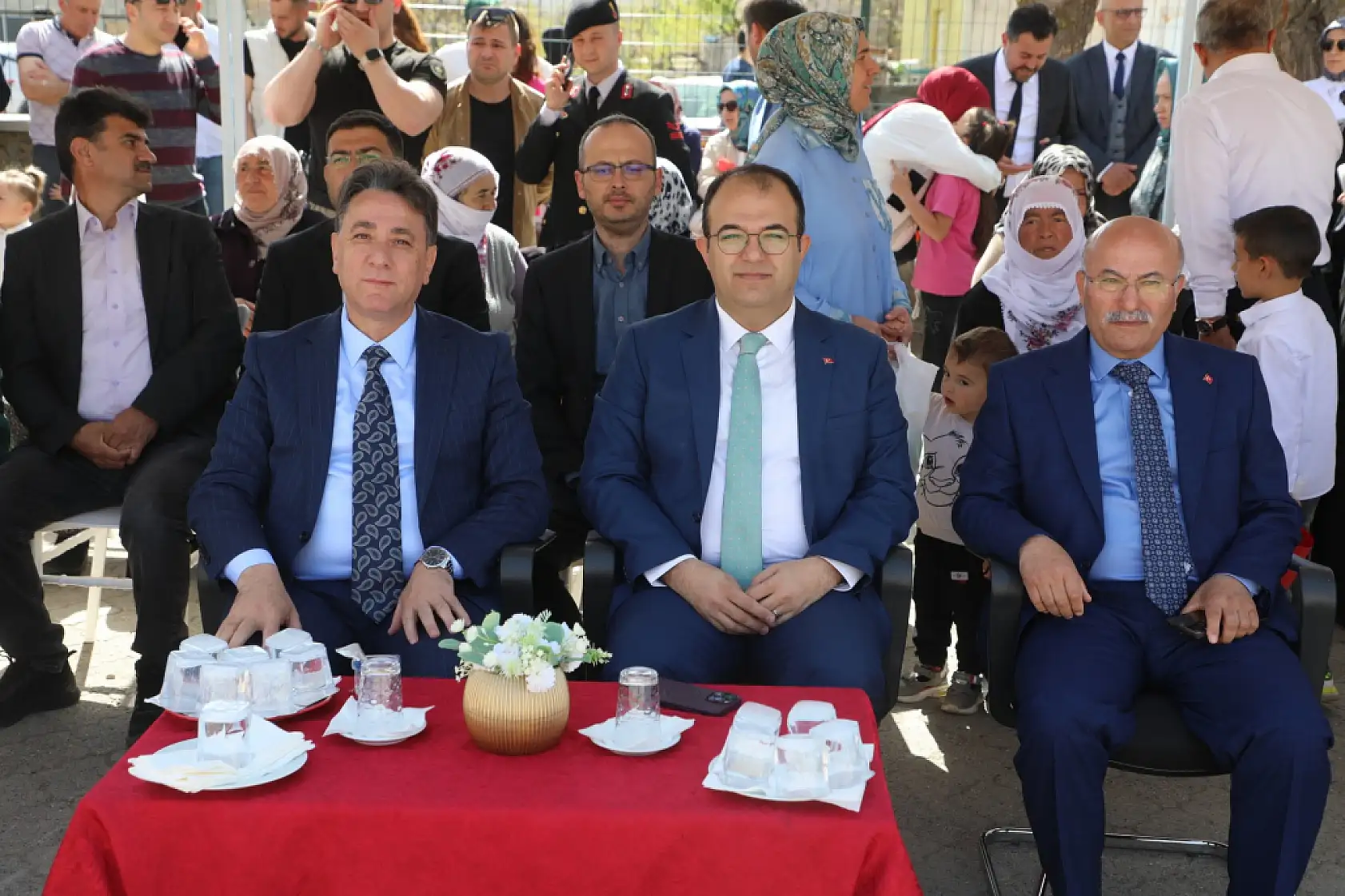 Minikler sahneye çıktı, Develi alkışlarla yankılandı!