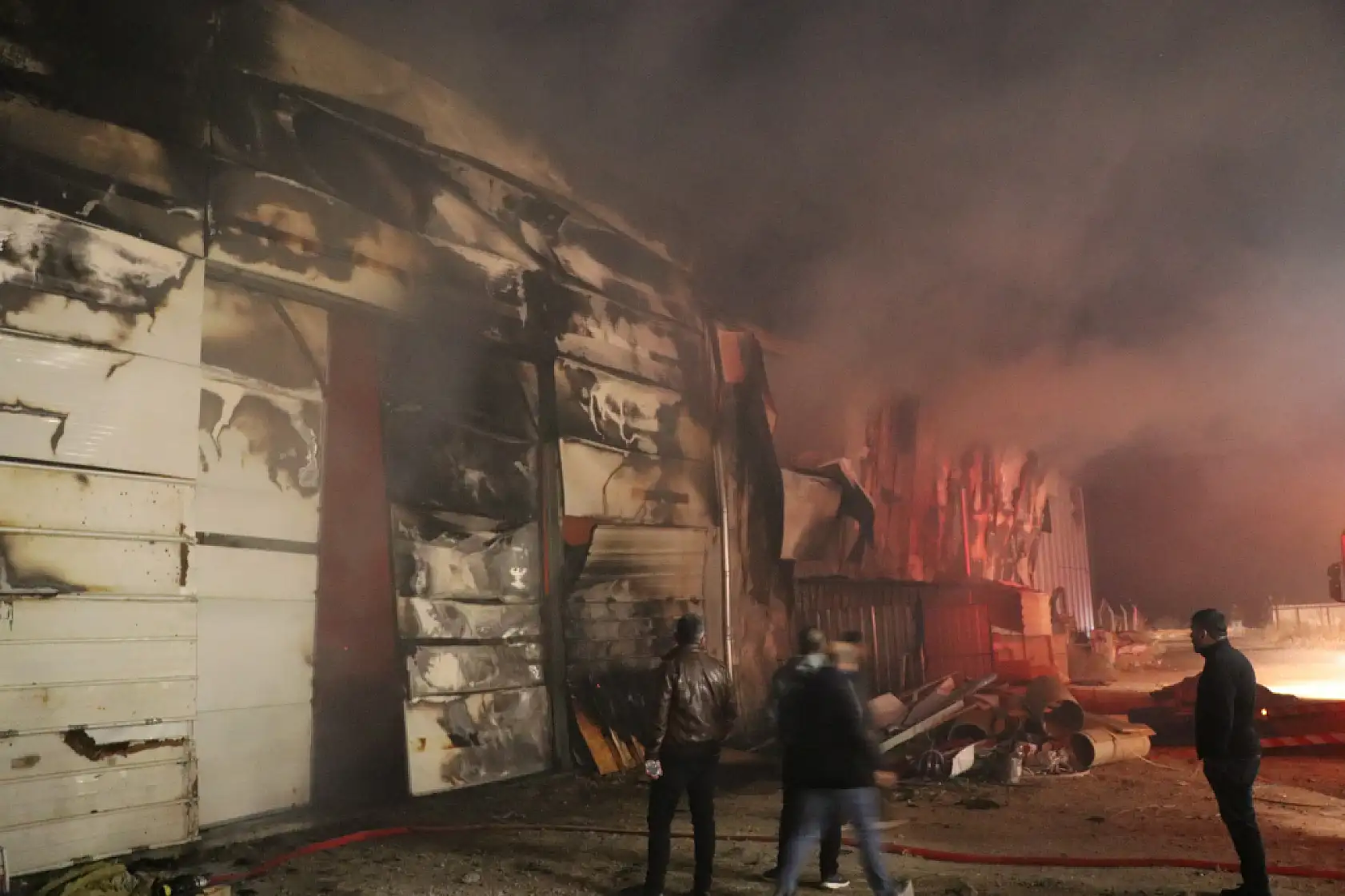 Kayseri'de mobilya fabrikasında yangın çıktı!