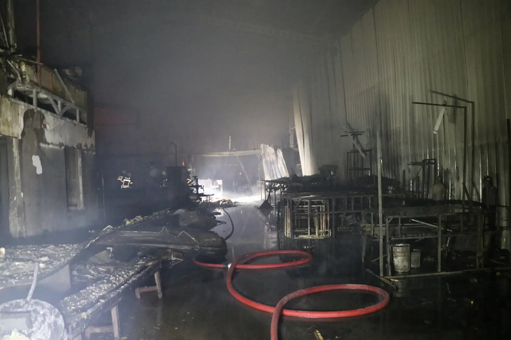 Kayseri'de mobilya fabrikasında yangın çıktı!