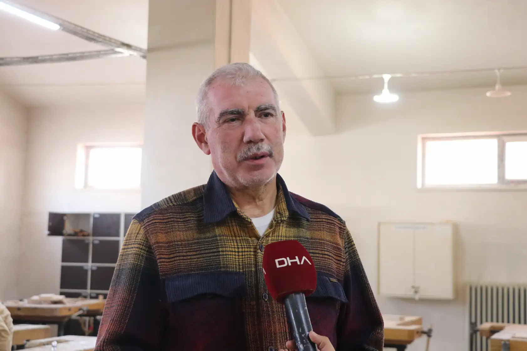 Meslek liseli öğrenciler Kayseri'de millet bahçesinin salıncaklarını üretti!