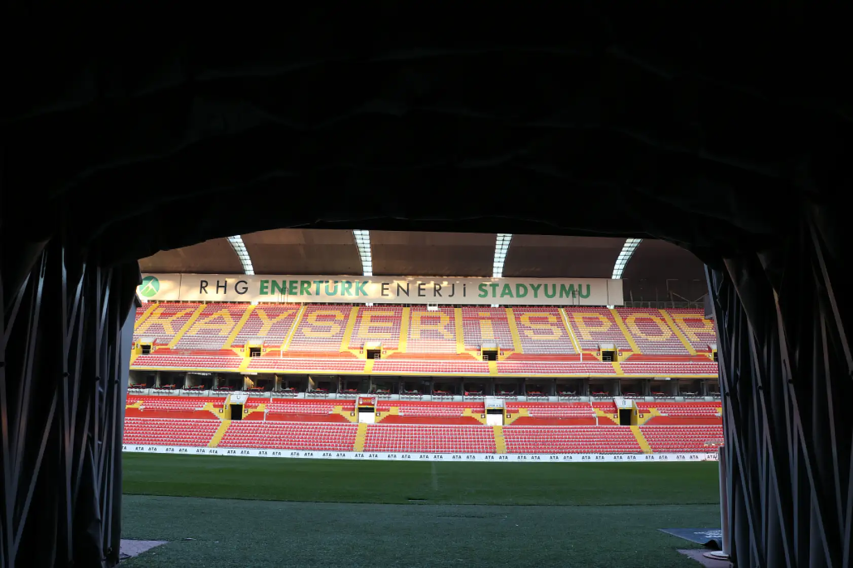 Kayseri'de Türkiye-Galler Maçı Heyecanı: Kadir Has Stadyumu Maça Hazır