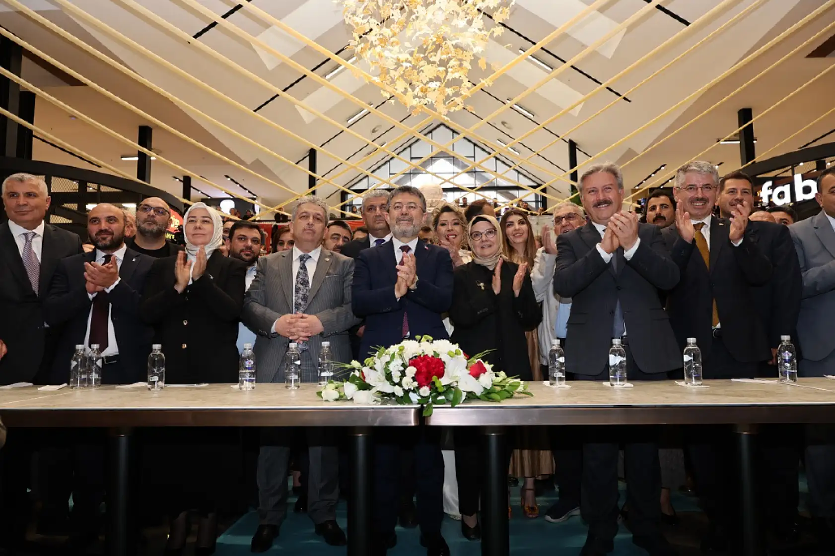 Kayseri'de tüketici ve esnaf, aynı çatı altında buluştu: Çarşı Melikgazi resmen açıldı!