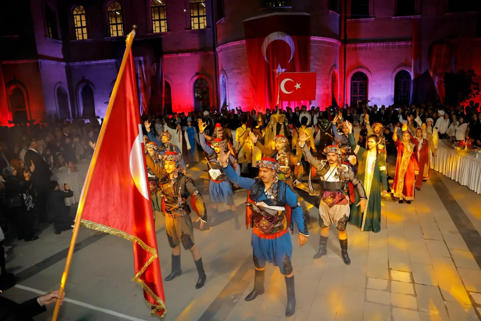 Büyükkılıç çifti 30 Ağustos coşkusuna eşlik etti!