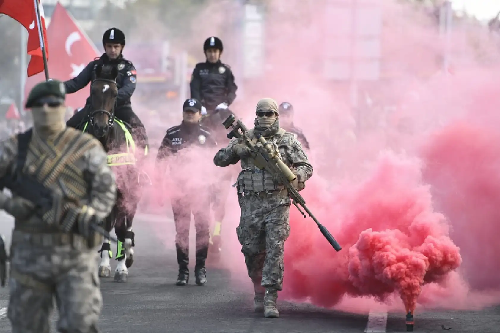 Kayseri'de 29 Ekim Cumhuriyet Bayramı coşkusu: Büyüleyen görüntüler!