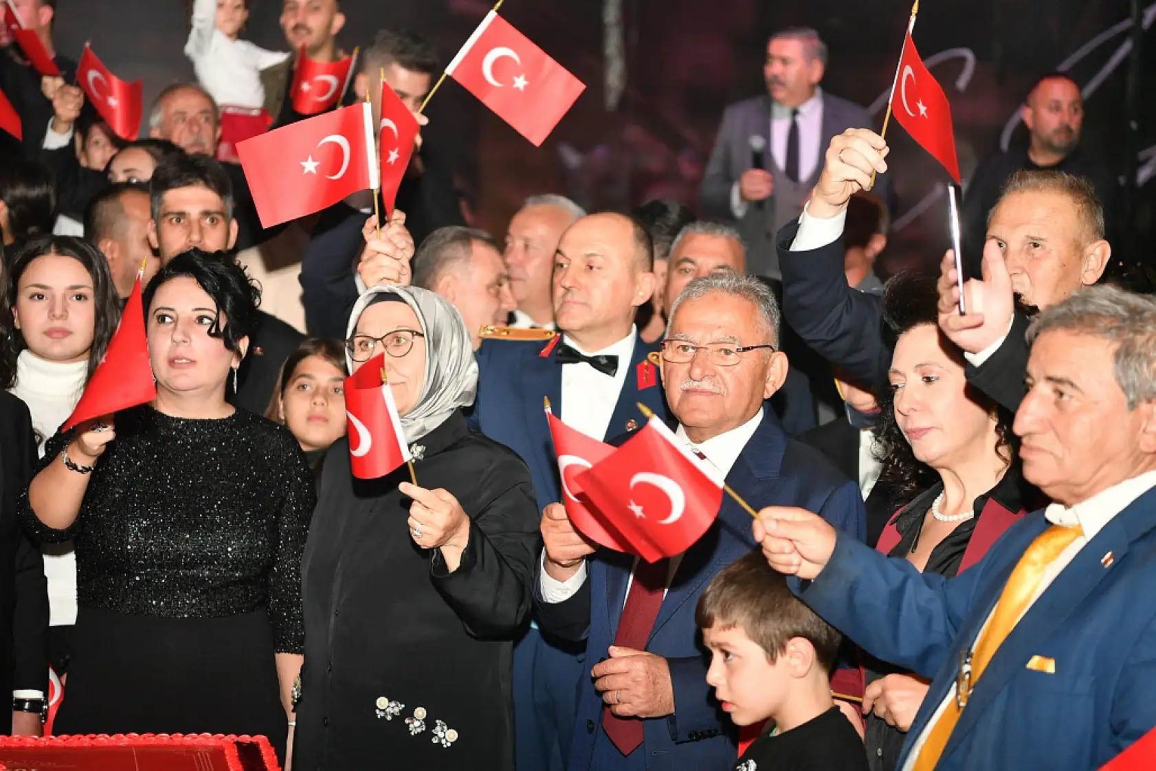 Kayseri'de Cumhuriyet coşkusu: Başkan Büyükkılıç resepsiyonda!