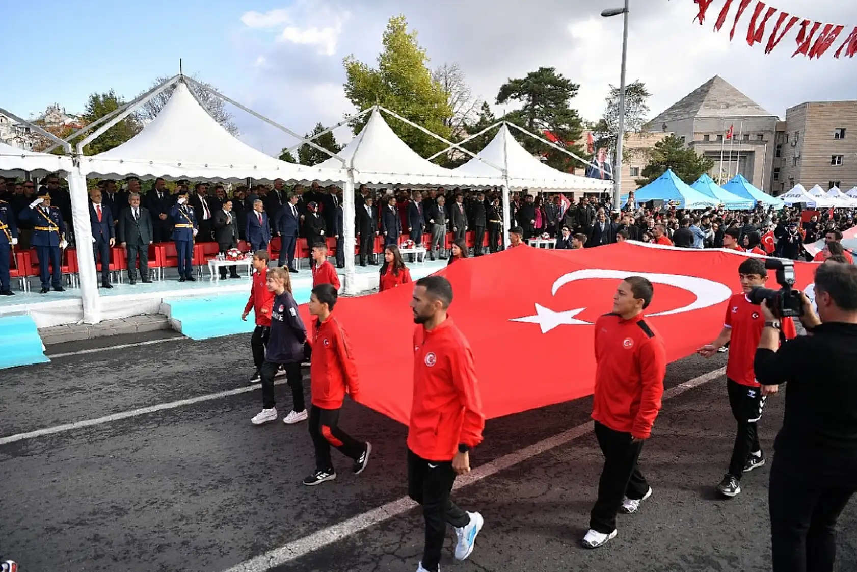 Kayseri'de 29 Ekim Cumhuriyet Bayramı coşkusu: Büyüleyen görüntüler!