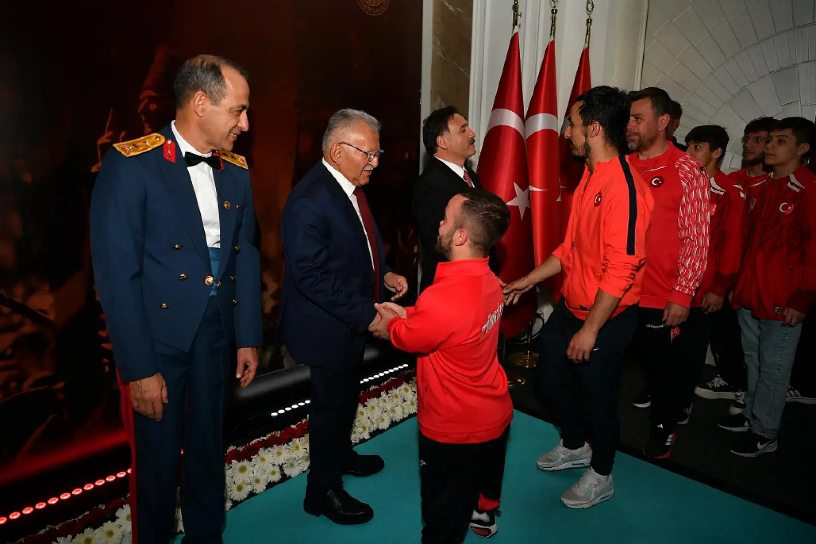 Kayseri'de Cumhuriyet coşkusu: Başkan Büyükkılıç resepsiyonda!