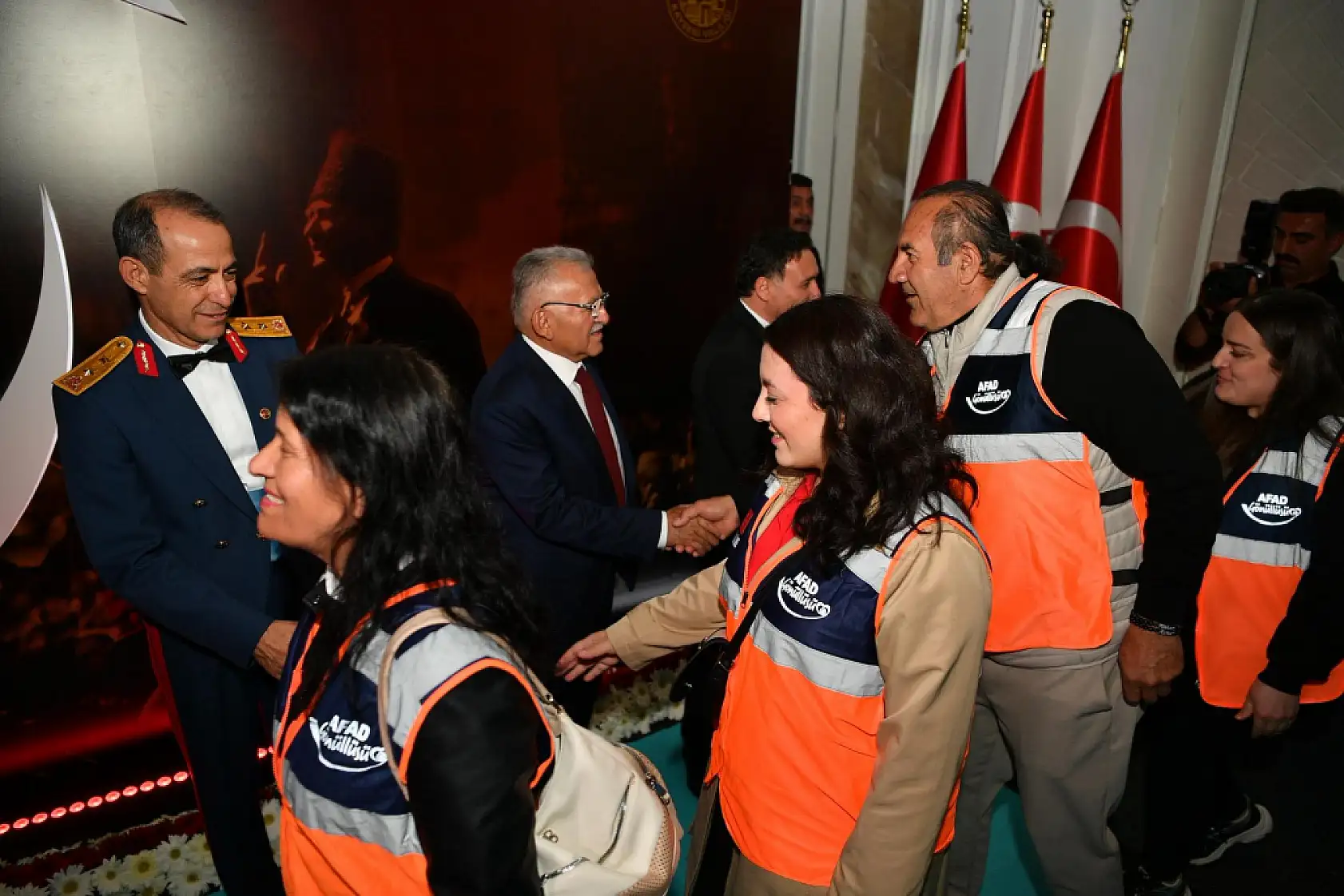 Kayseri'de Cumhuriyet coşkusu: Başkan Büyükkılıç resepsiyonda!