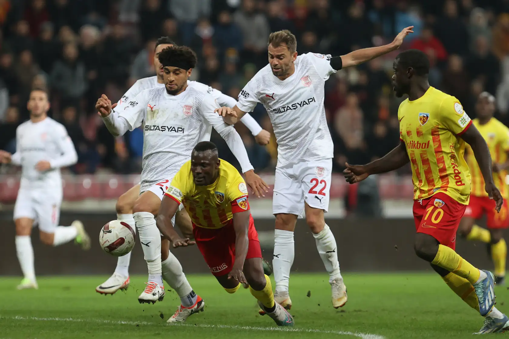 Uçar, 'Arkada kalmış gibi gözüksek de ciddi pozisyonlar yakalayan Kayserispor'du'