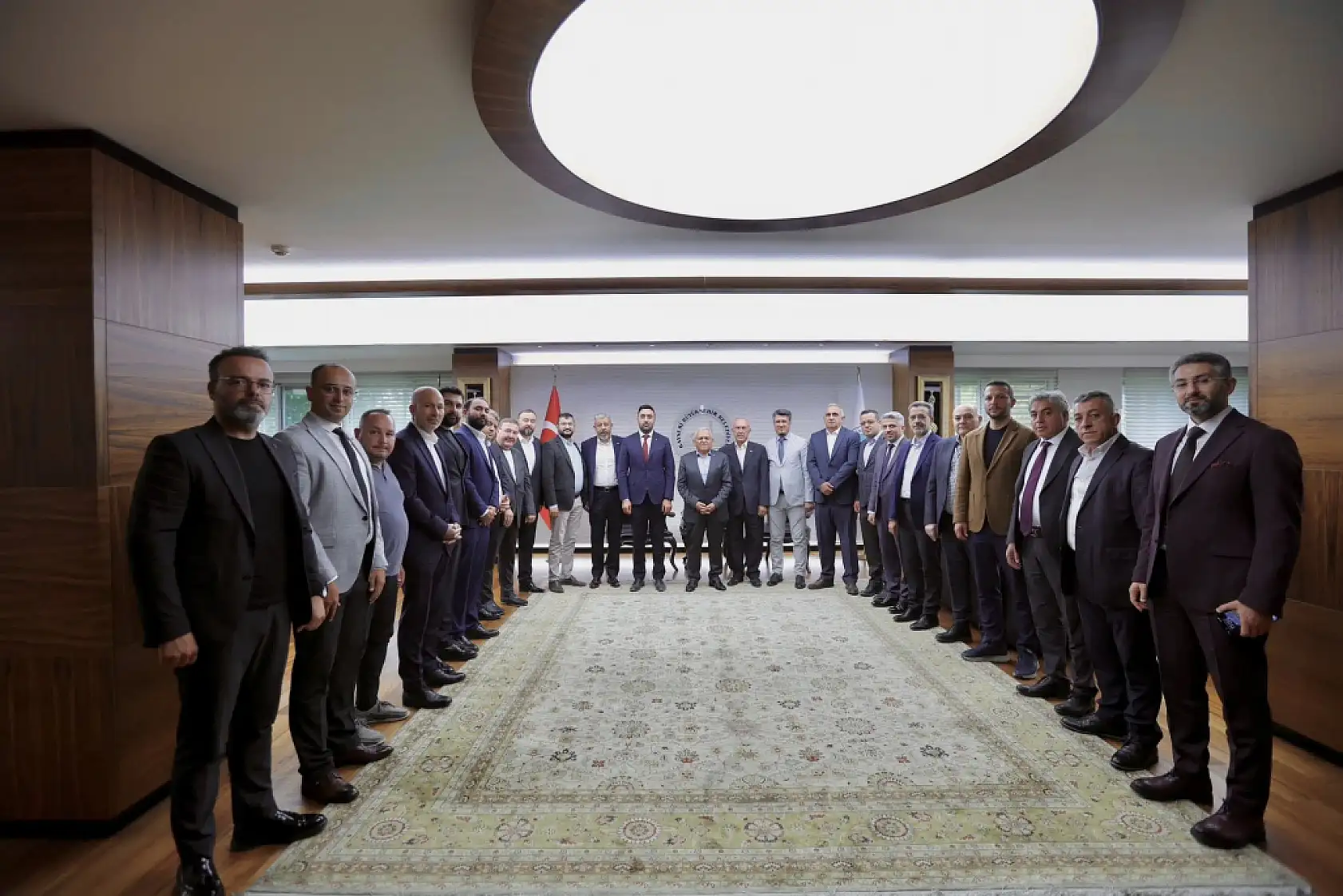 Kayseri'de STK'lardan Büyükkılıç'a yoğun ziyaret trafiği