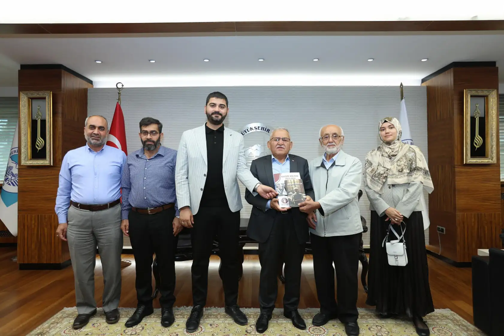 Kayseri'de STK'lardan Büyükkılıç'a yoğun ziyaret trafiği